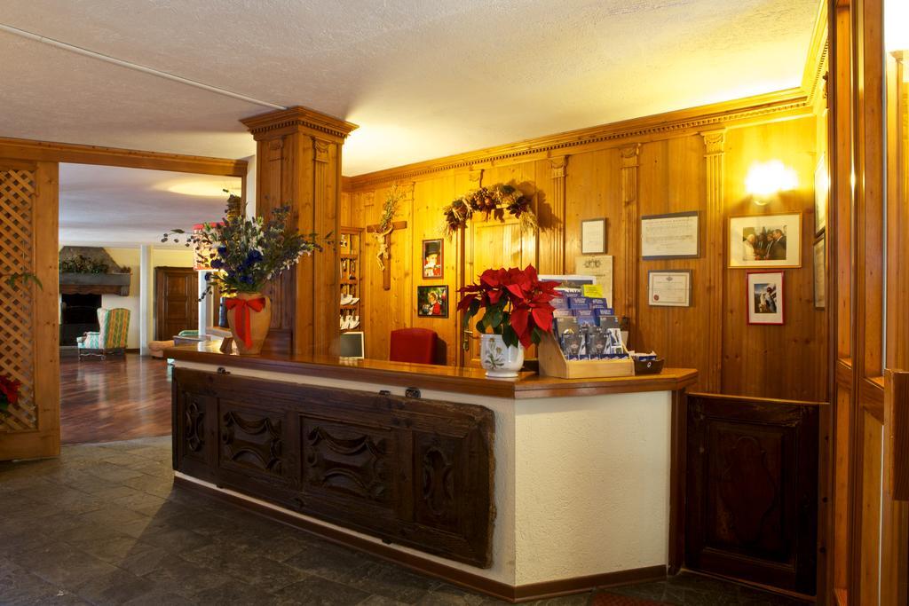 Hotel Dolonne Courmayeur Exterior photo