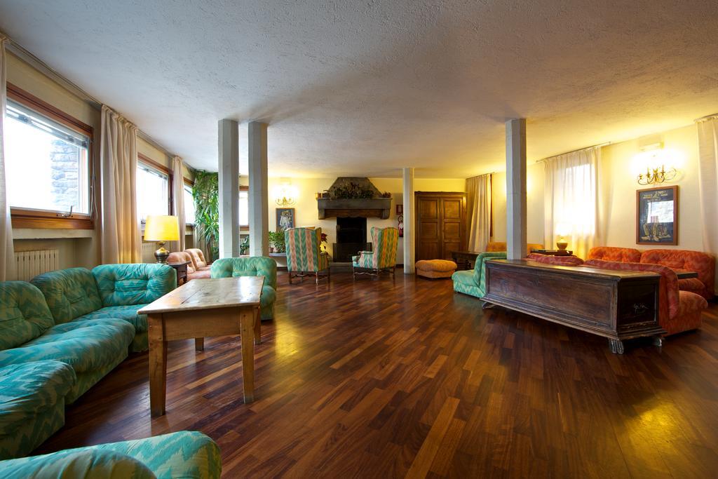 Hotel Dolonne Courmayeur Exterior photo