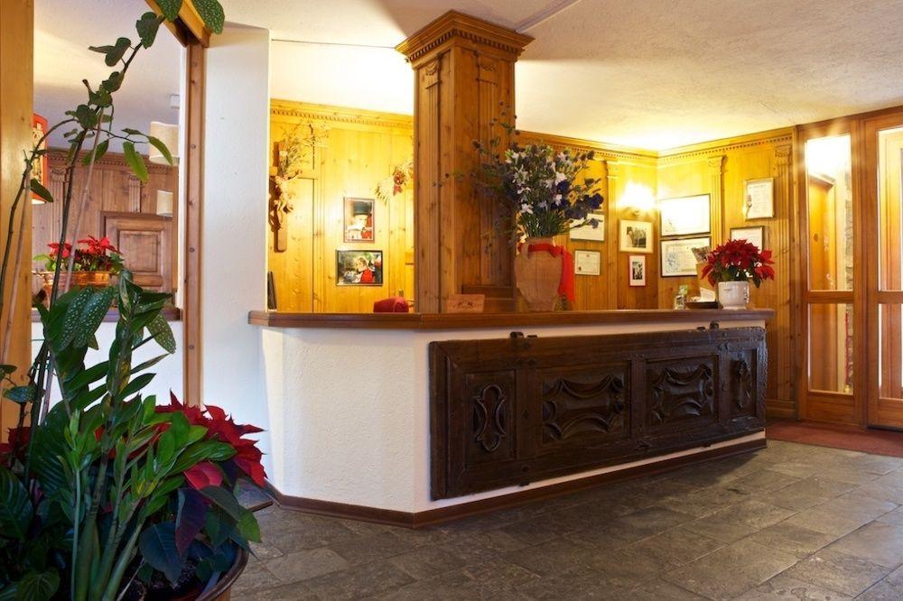 Hotel Dolonne Courmayeur Exterior photo